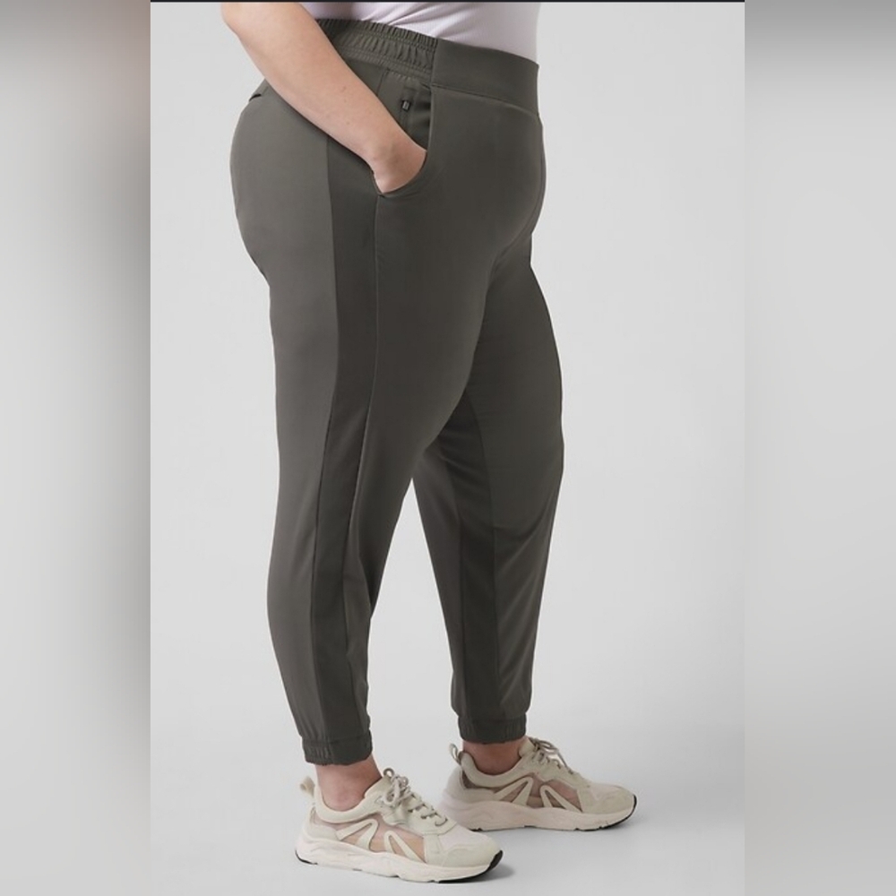 Athleta Textured Brooklyn Jogger Mountain Olive Size 18